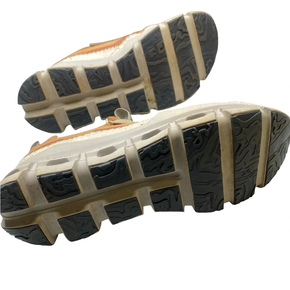 On Running Tan and White Women's hiking Sneakers woman’s size 7.5 - Picture 11 of 11
